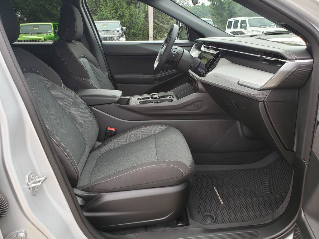 New 2026 Jeep Cherokee Laredo AWD/4WD image 17
