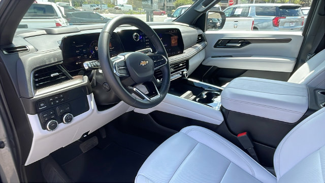 Used 2026 Chevrolet Suburban Premier AWD/4WD image 10