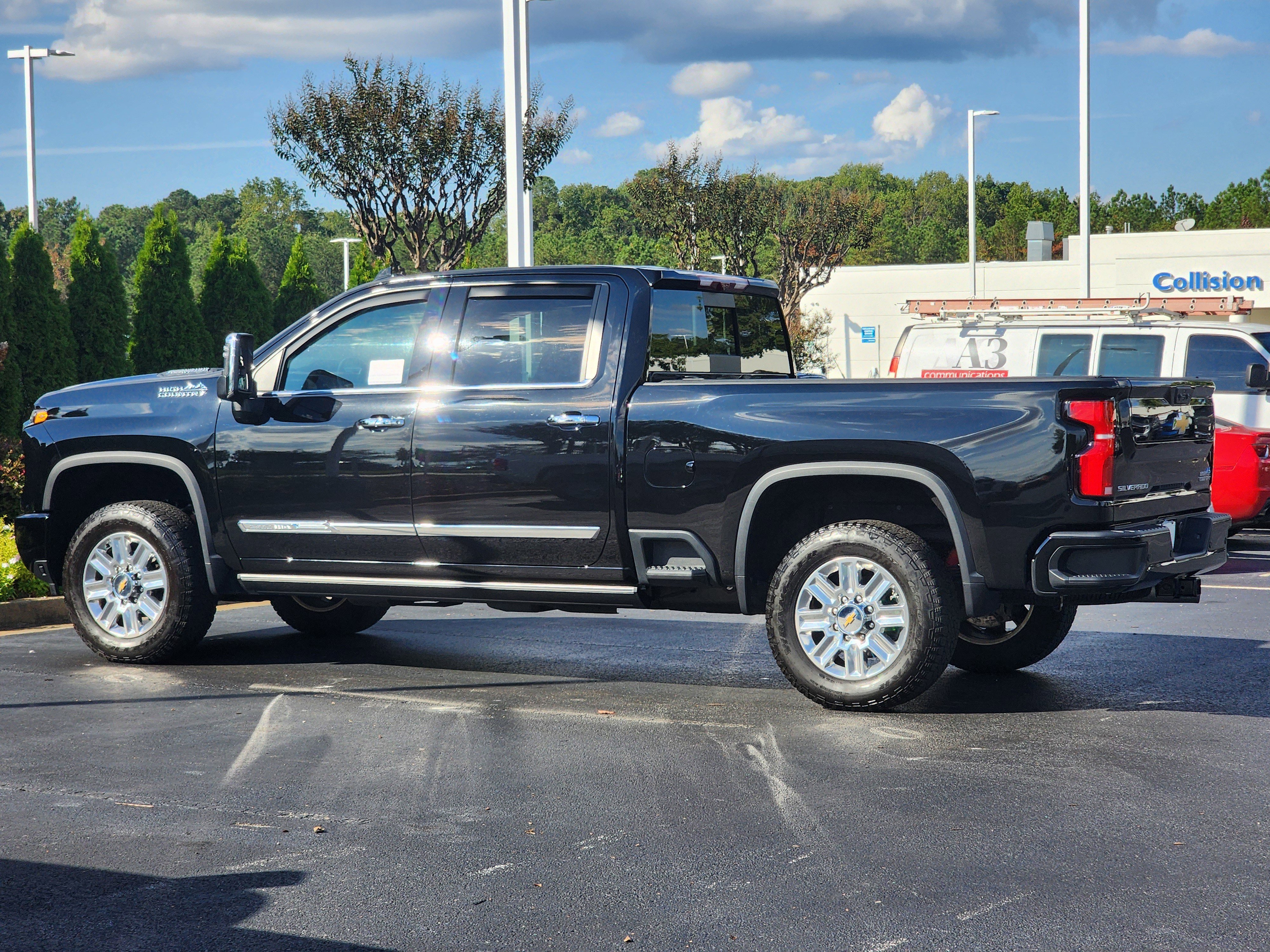 Used 2024 Chevrolet Silverado 2500 High Country w/ High Country Premium Package image 10