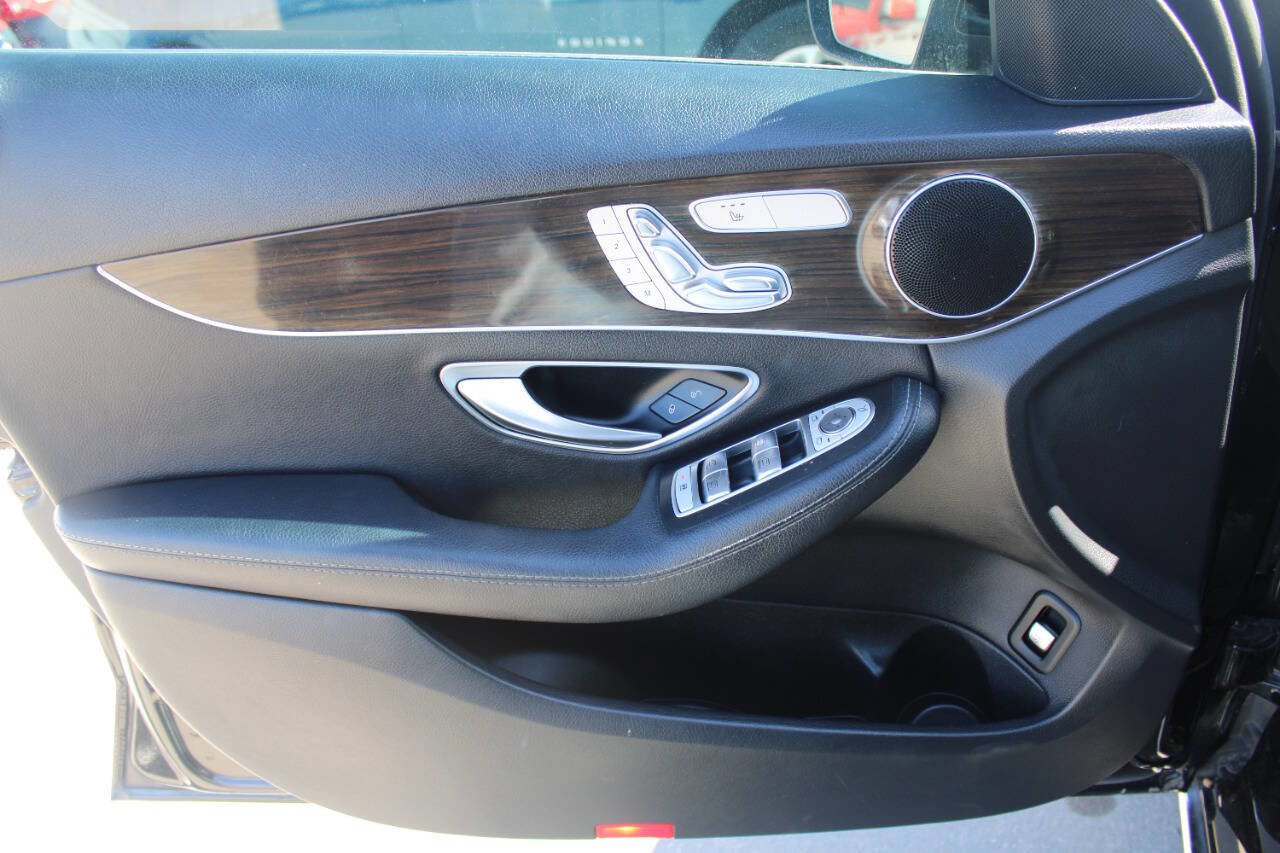 Used 2018 Mercedes-Benz C 300 4MATIC Sedan image 11