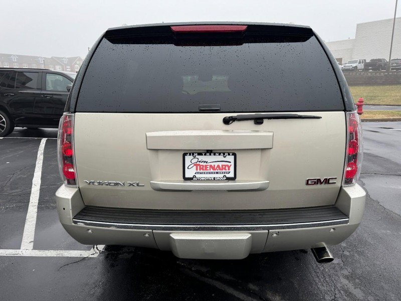 Used 2013 GMC Yukon XL Denali image 4