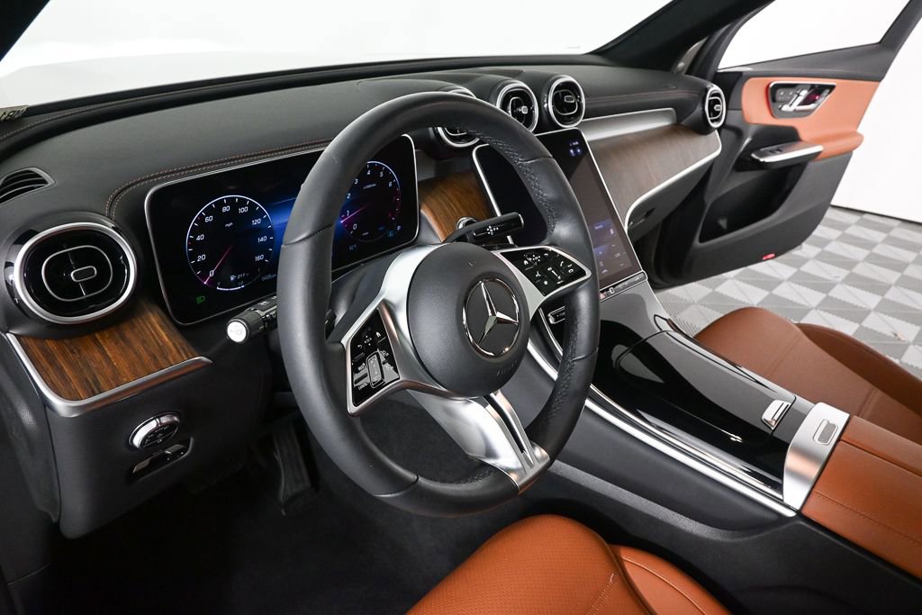 Used 2024 Mercedes-Benz GLC 300 image 6