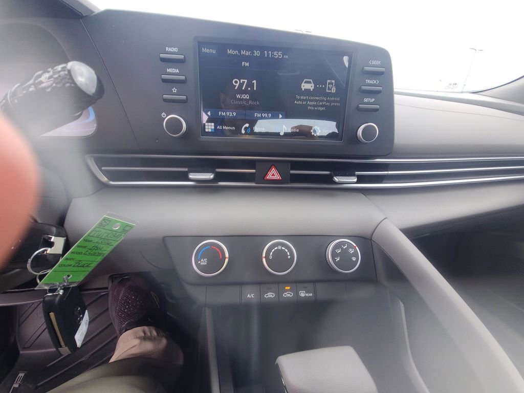 New 2026 Hyundai Elantra SE FWD image 24