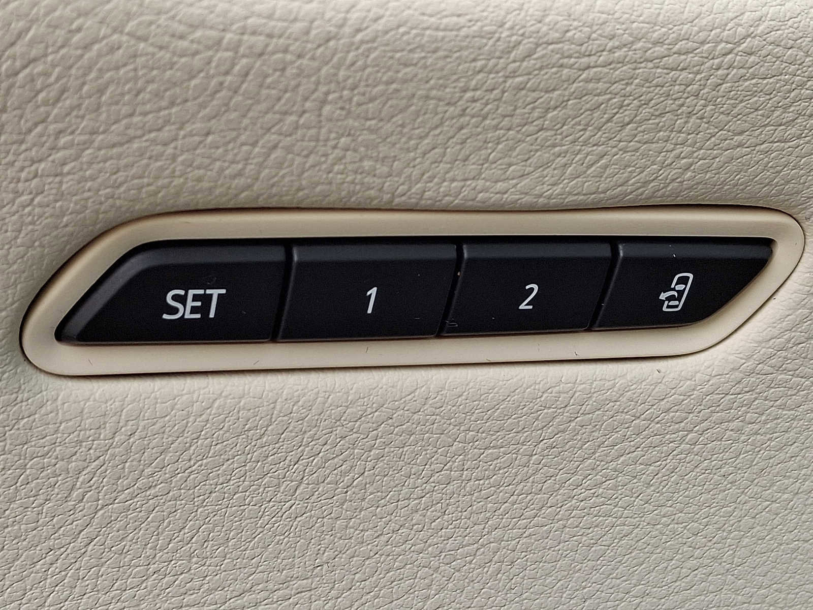 Certified 2023 Cadillac XT5 Premium Luxury image 32