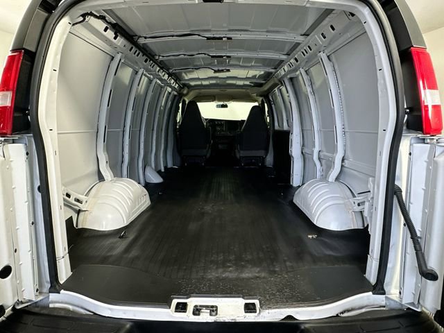 Used 2024 Chevrolet Express 3500 Extended w/ Driver Convenience Package RWD image 3