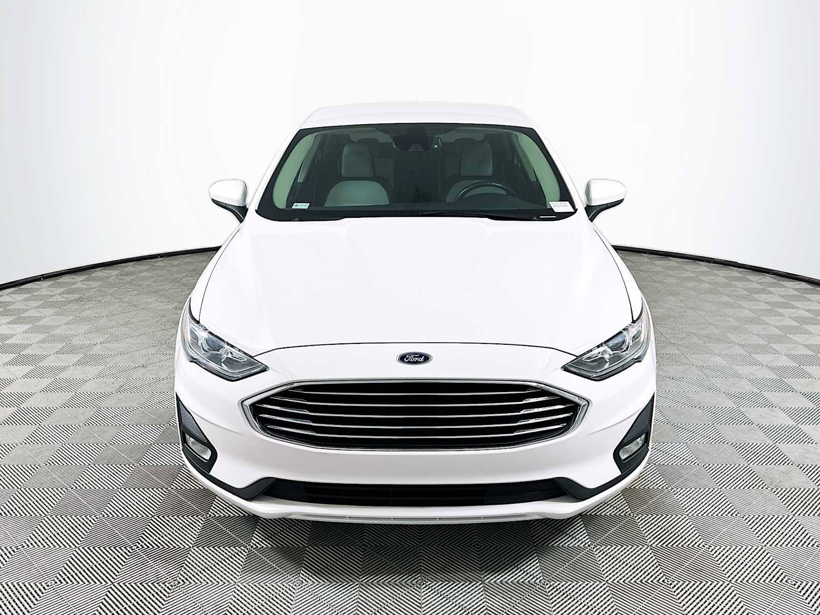 Used 2020 Ford Fusion SE w/ Equipment Group 151A image 2