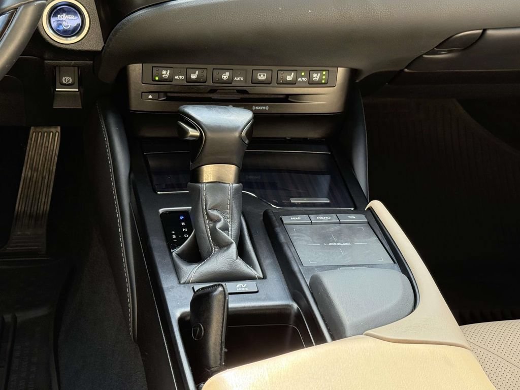 Used 2020 Lexus ES 300h w/ Accessory Package FWD image 19