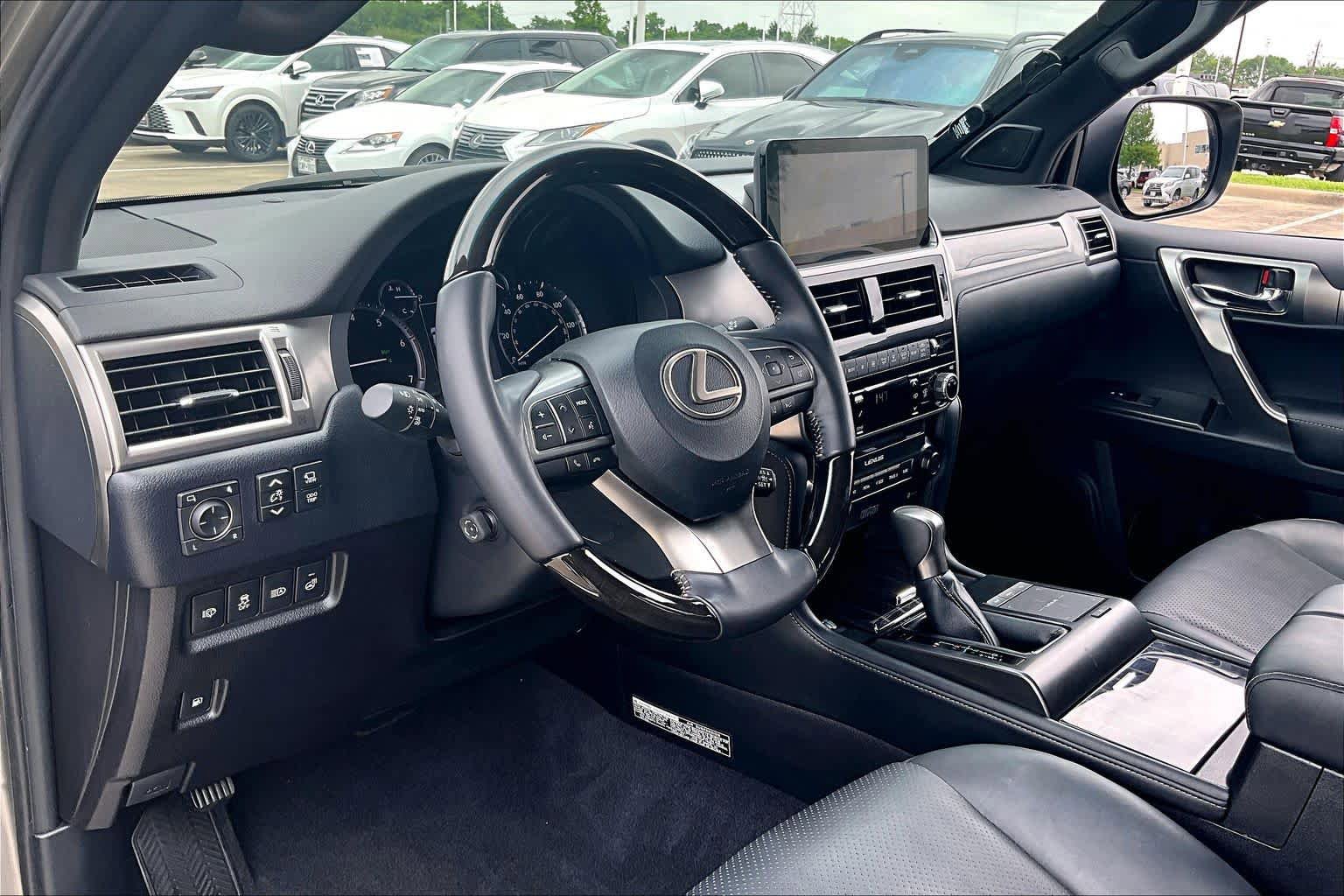 Used 2023 Lexus GX 460 Luxury w/ Accessory Package AWD/4WD image 15