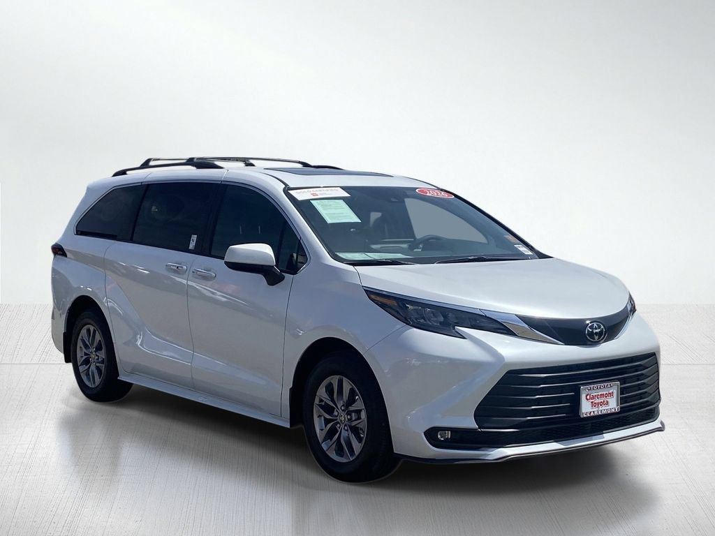 Certified 2026 Toyota Sienna XLE FWD image 15