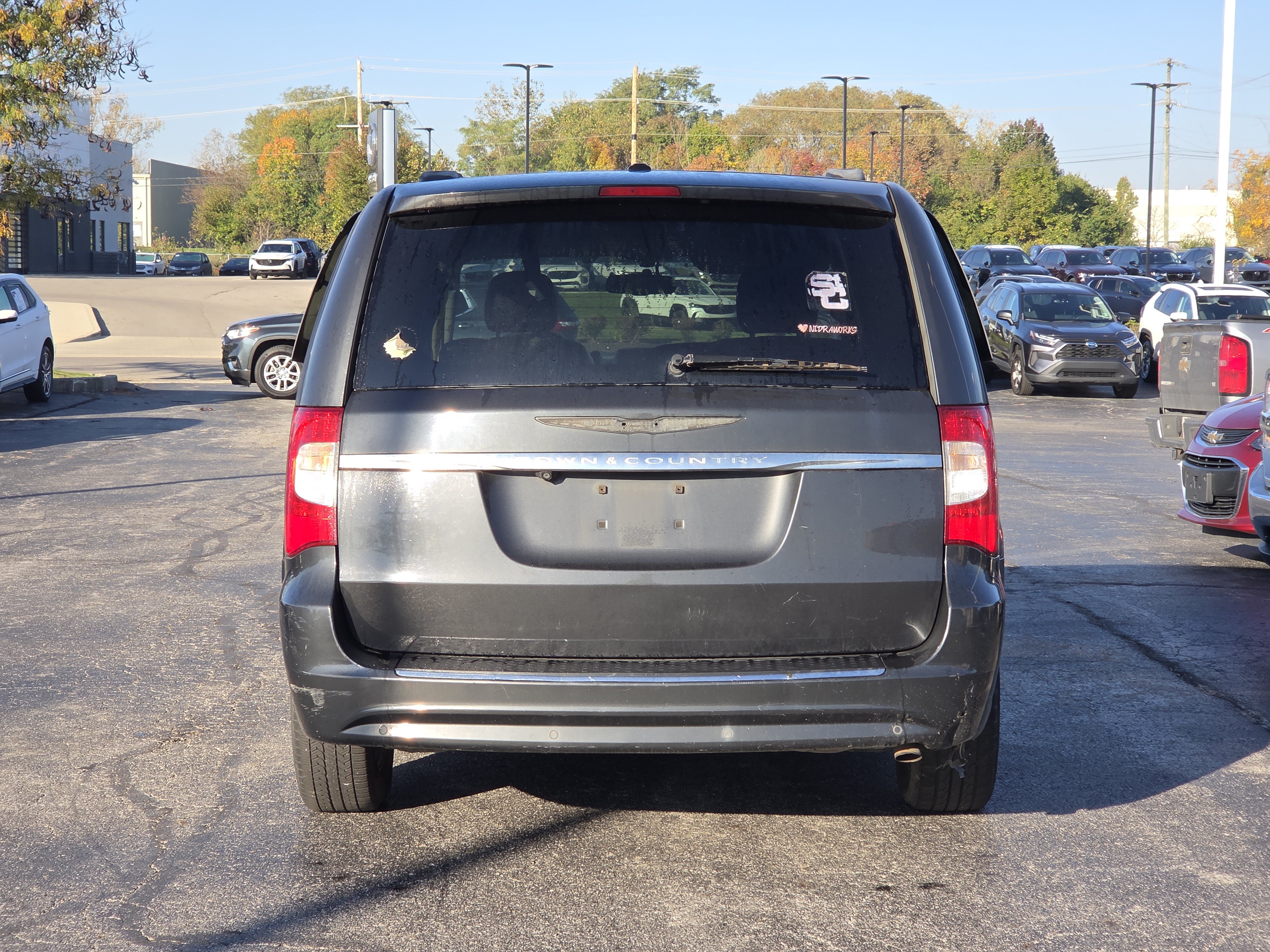 Used 2012 Chrysler Town & Country Touring-L w/ Entertainment Group #2 FWD image 6