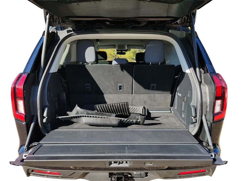 Used 2025 Ford Expedition Active image 24