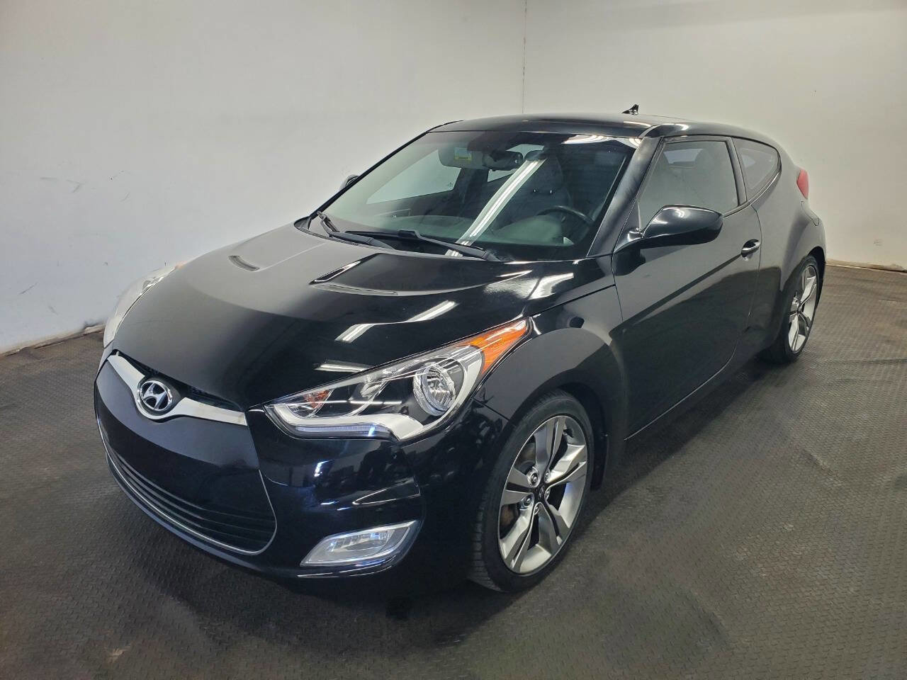 Used 2013 Hyundai Veloster w/ Style Pkg image 1