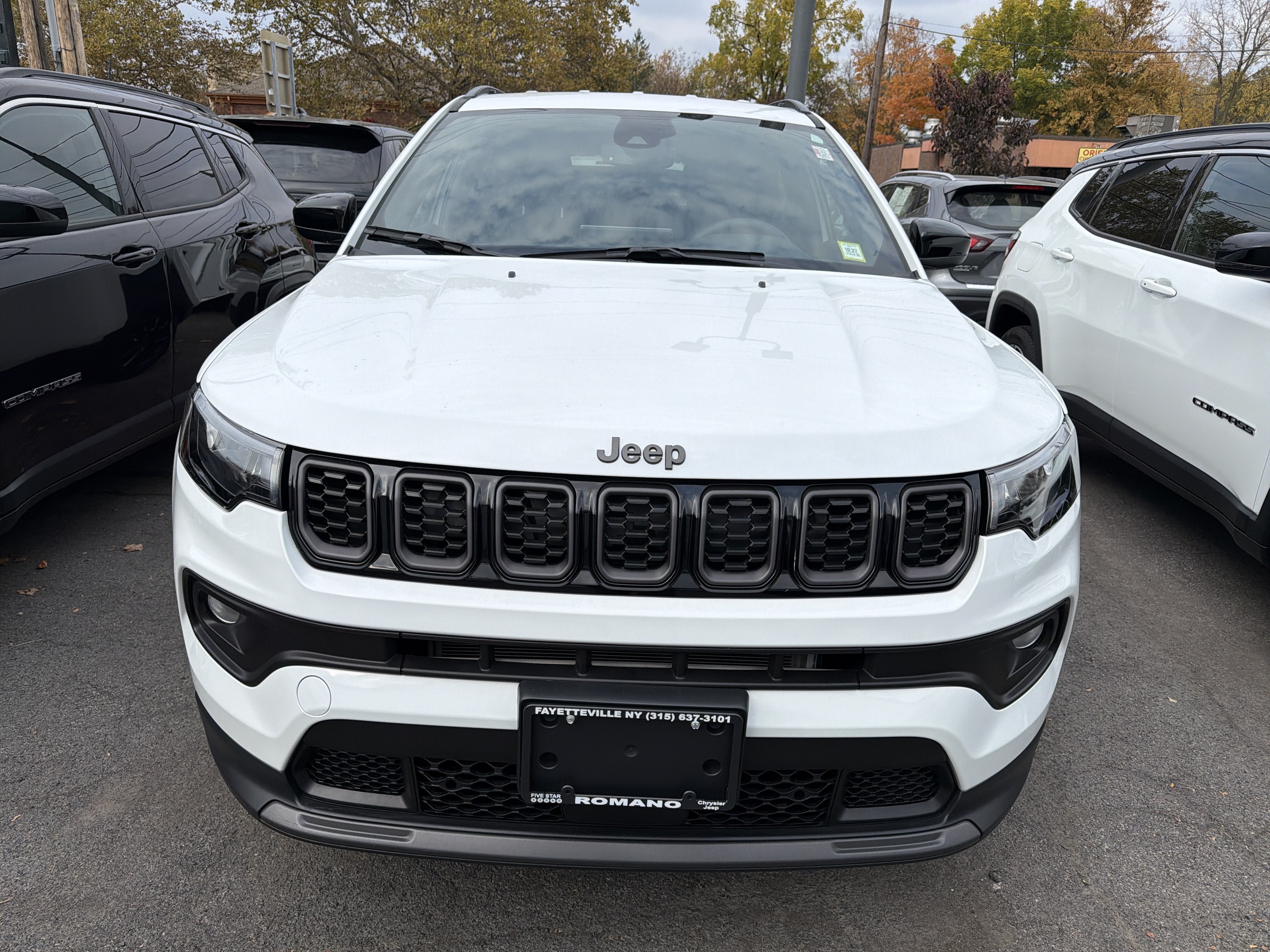 Used 2026 Jeep Compass Latitude AWD/4WD image 3