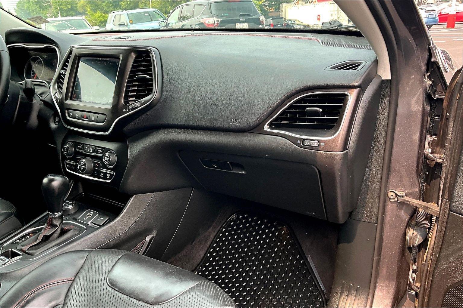 Used 2019 Jeep Cherokee Trailhawk AWD/4WD image 15