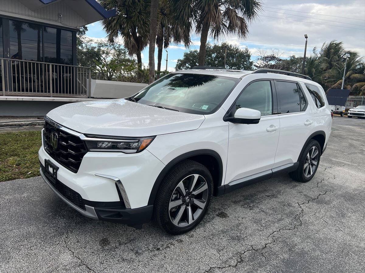 Used 2025 Honda Pilot Elite image 2