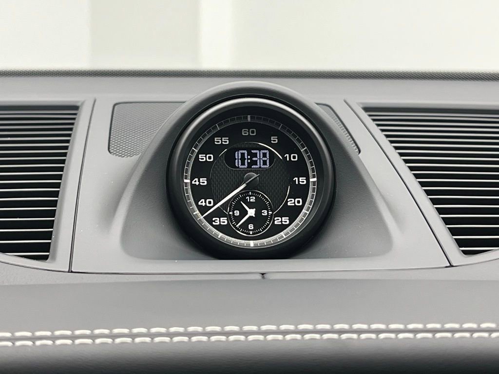 Used 2026 Porsche Macan image 12