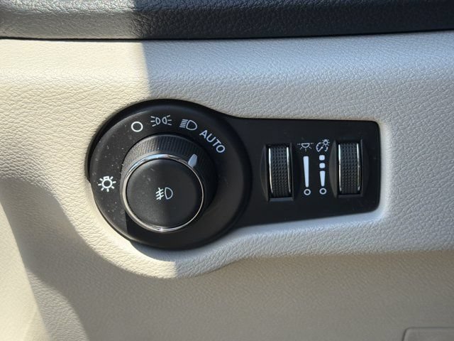 Certified 2024 Chrysler Pacifica Limited FWD image 38