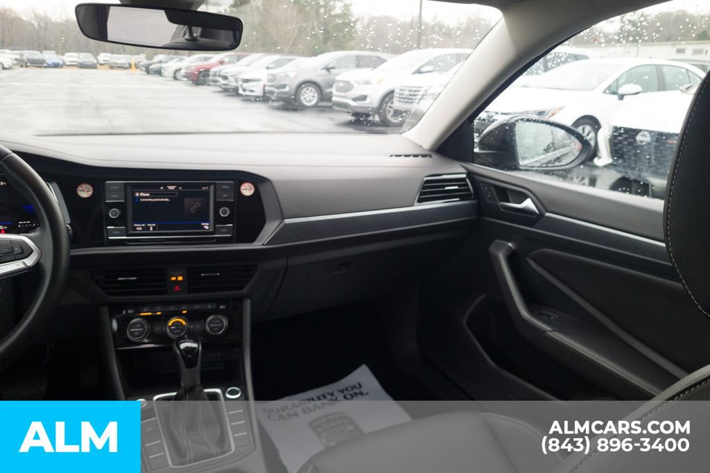 Used 2024 Volkswagen Jetta SE image 18