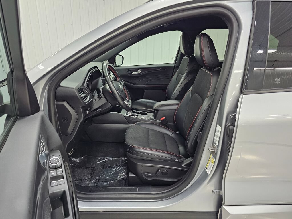 Used 2023 Ford Escape ST-Line Select AWD/4WD image 11