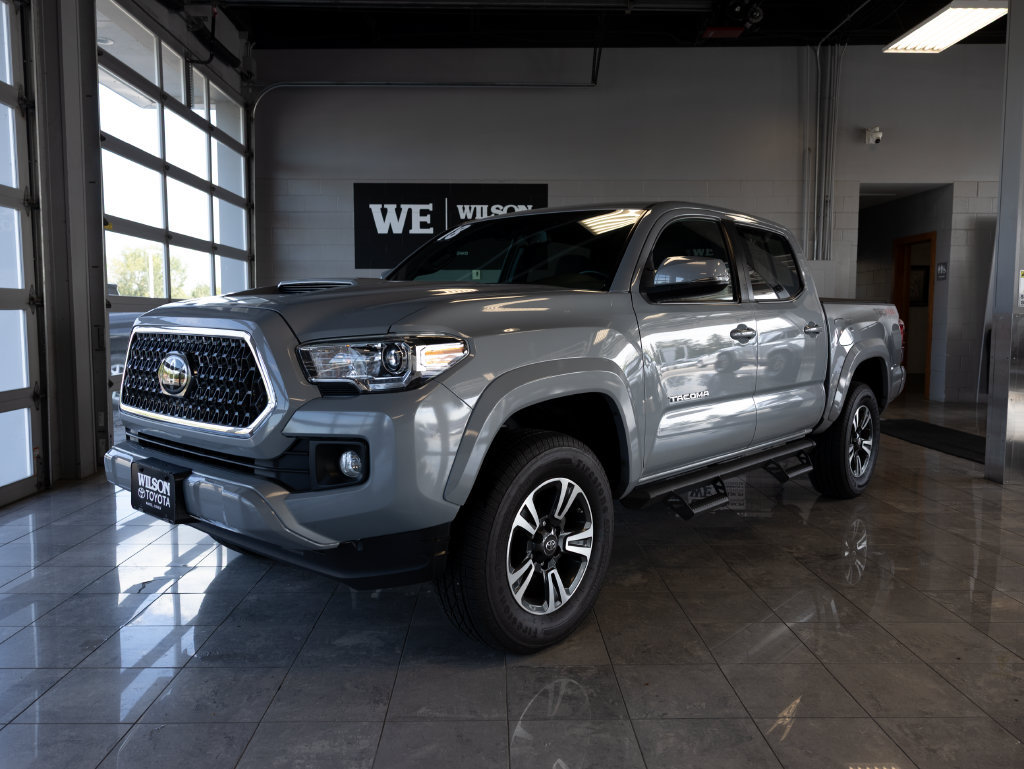 Used 2018 Toyota Tacoma TRD Sport AWD/4WD image 2