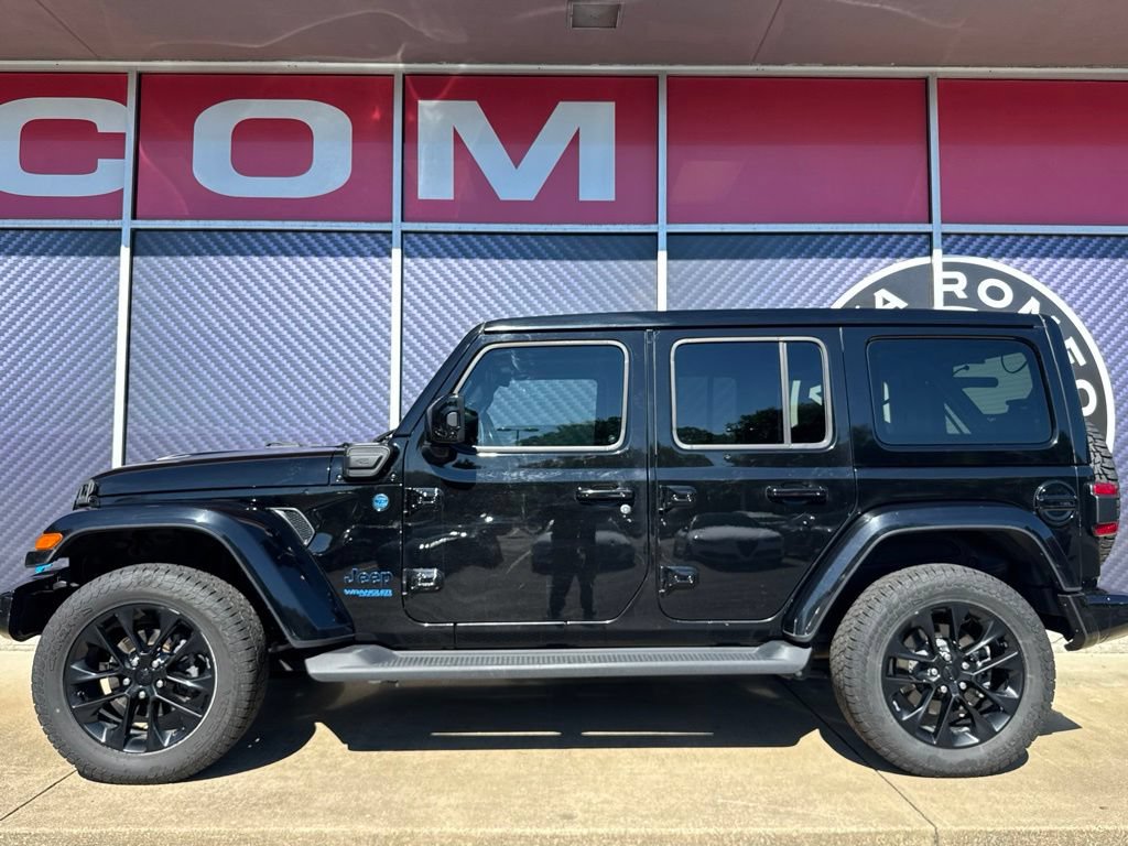 Used 2021 Jeep Wrangler Unlimited Sahara AWD/4WD image 16
