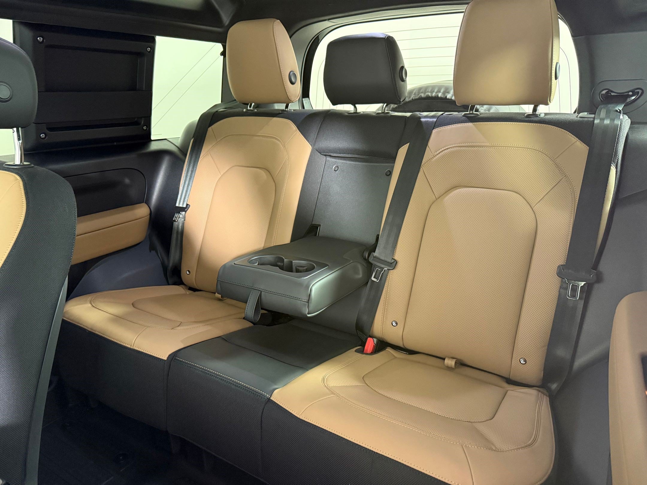 New 2026 Land Rover Defender 90 V8 AWD/4WD image 26