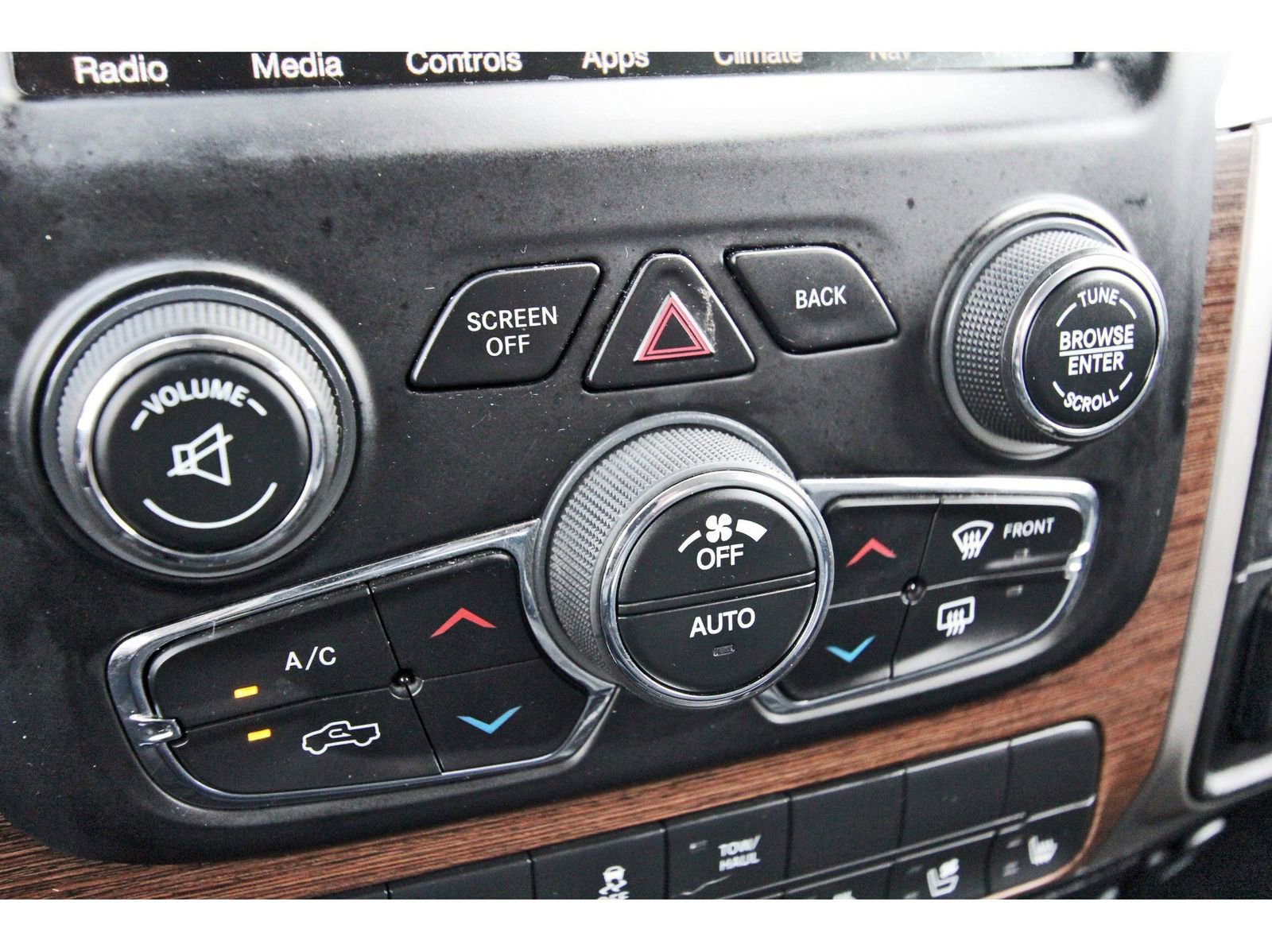 Used 2017 RAM 1500 Laramie AWD/4WD image 25
