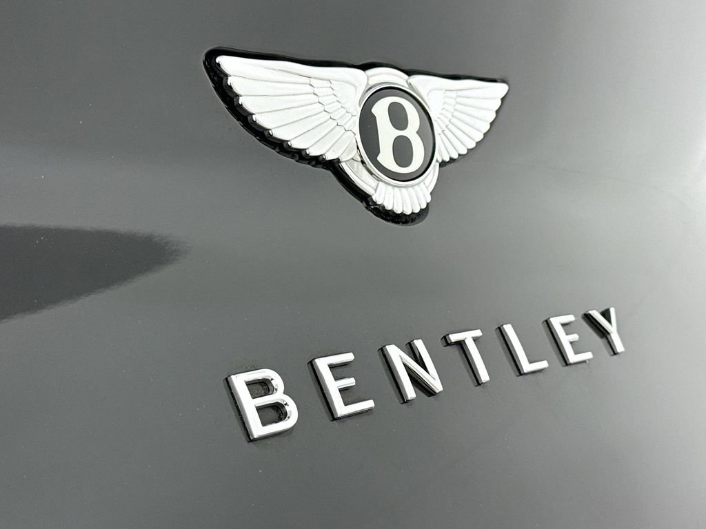 Used 2022 Bentley Bentayga AWD/4WD image 29