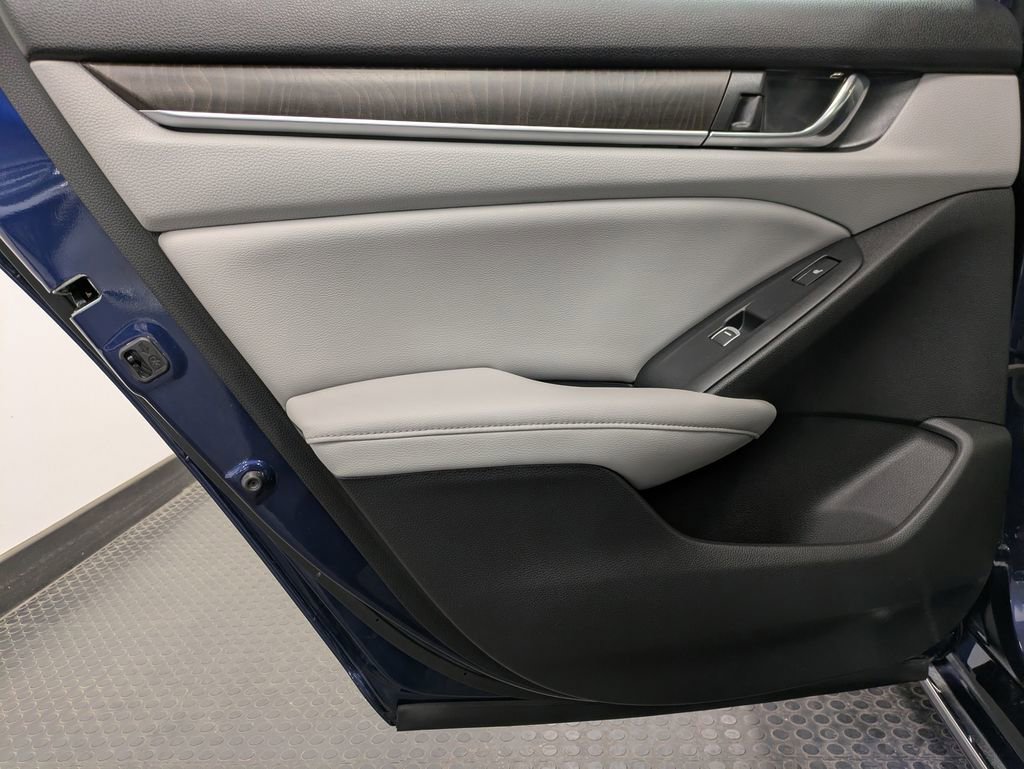 Used 2018 Honda Accord Touring image 22