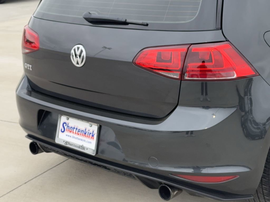 Used 2017 Volkswagen Golf S image 6