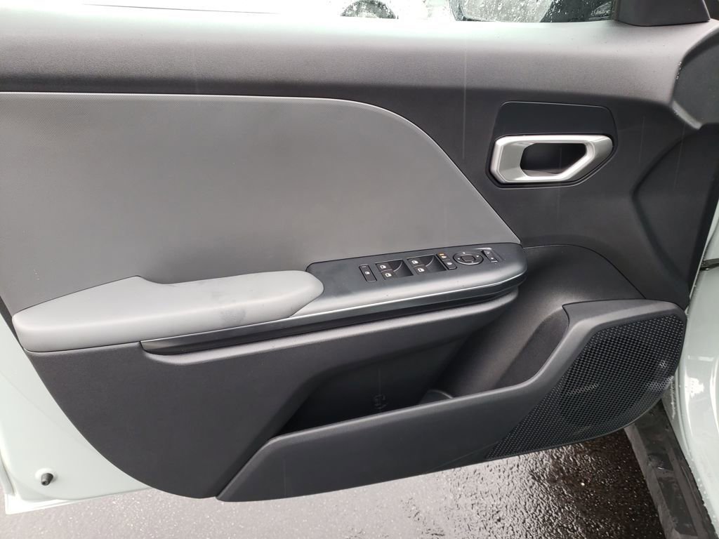 New 2025 Kia K4 LXS image 15