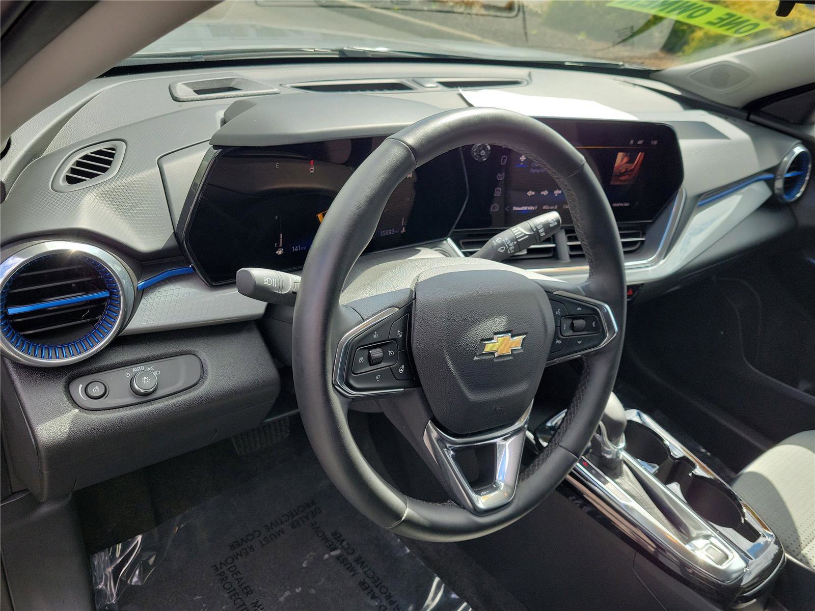 Used 2025 Chevrolet Trax LT w/ LT Convenience Package image 17