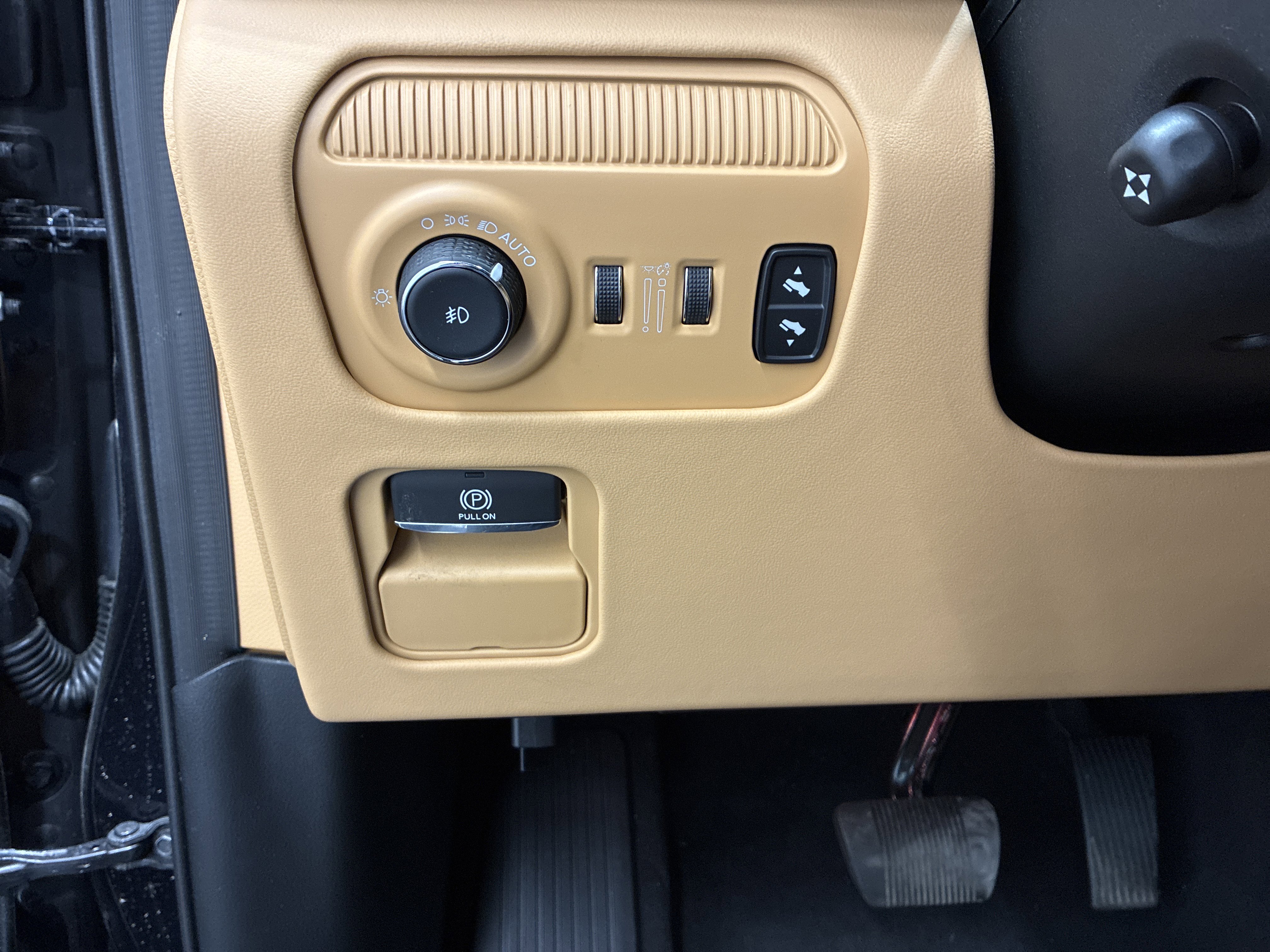 Certified 2025 Jeep Grand Wagoneer L Series III w/ Rear Seat Video Group 1 AWD/4WD image 21