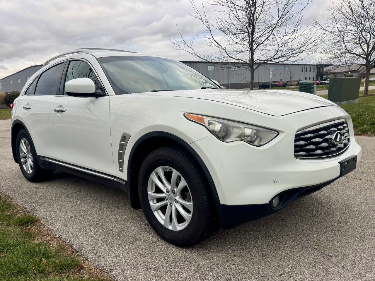 Used 2010 INFINITI FX35 AWD w/ Navigation Pkg image 4