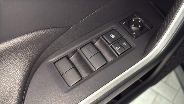 Used 2025 Toyota RAV4 LE AWD/4WD image 18