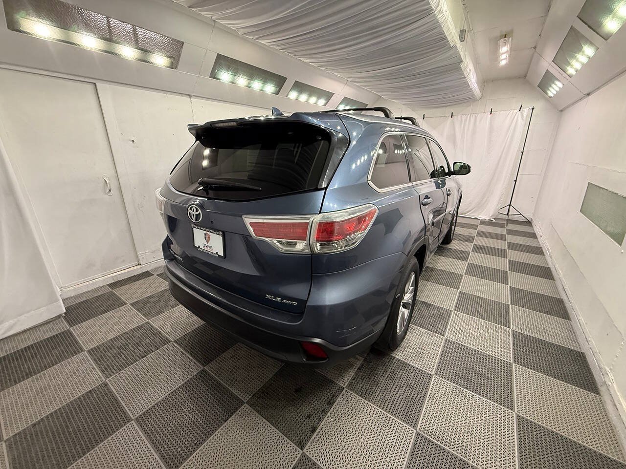 Used 2014 Toyota Highlander XLE AWD/4WD image 3