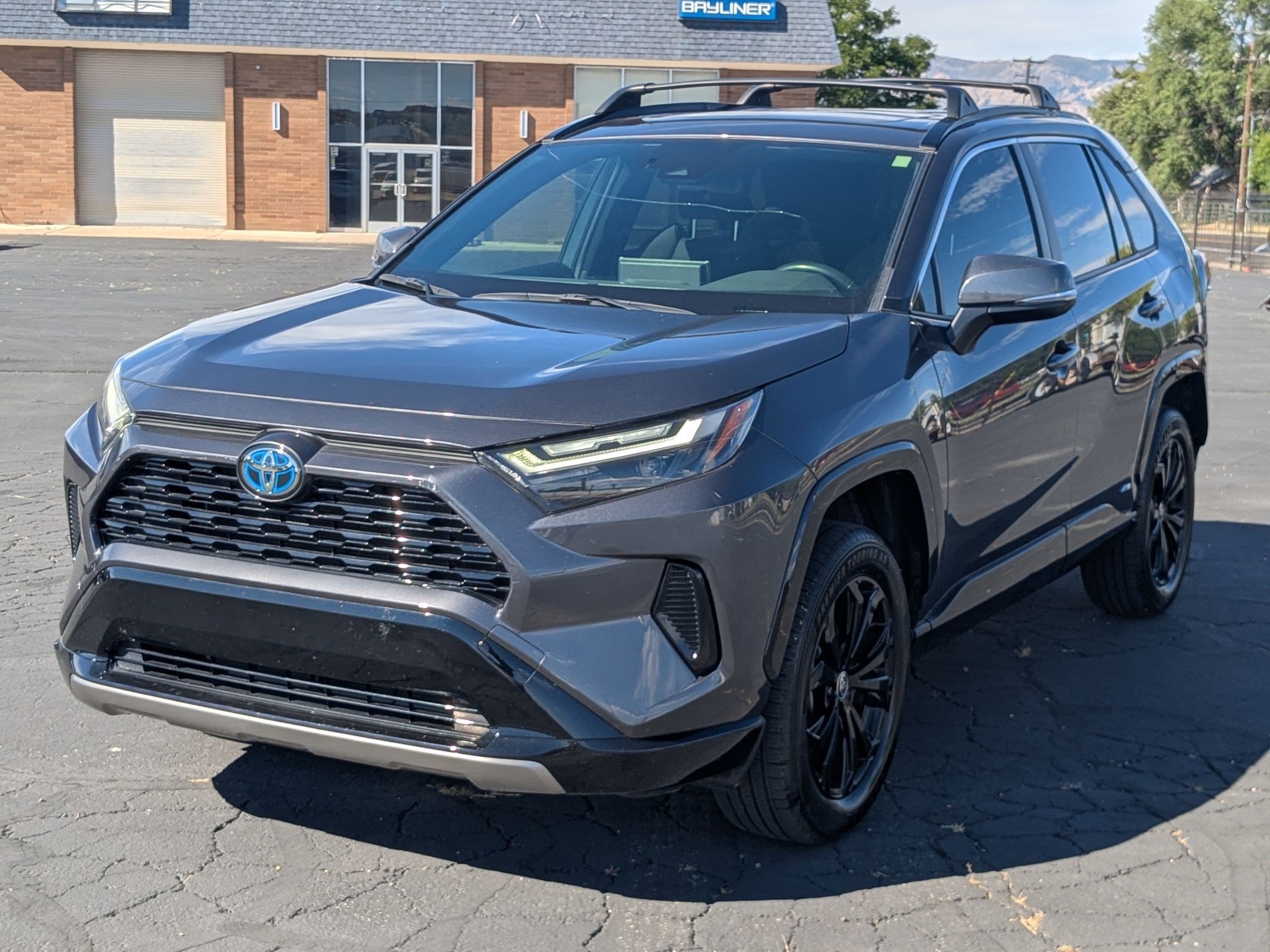Used 2024 Toyota RAV4 SE w/ Convenience Package AWD/4WD image 8