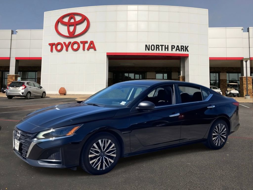 Used 2025 Nissan Altima 2.5 SV image 1