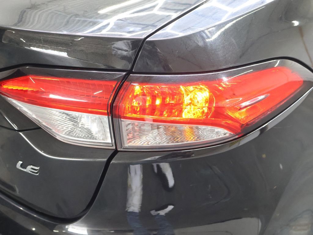 Used 2022 Toyota Corolla LE image 28