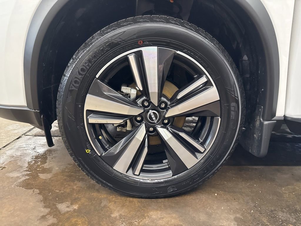 Certified 2025 Nissan Rogue SL image 29