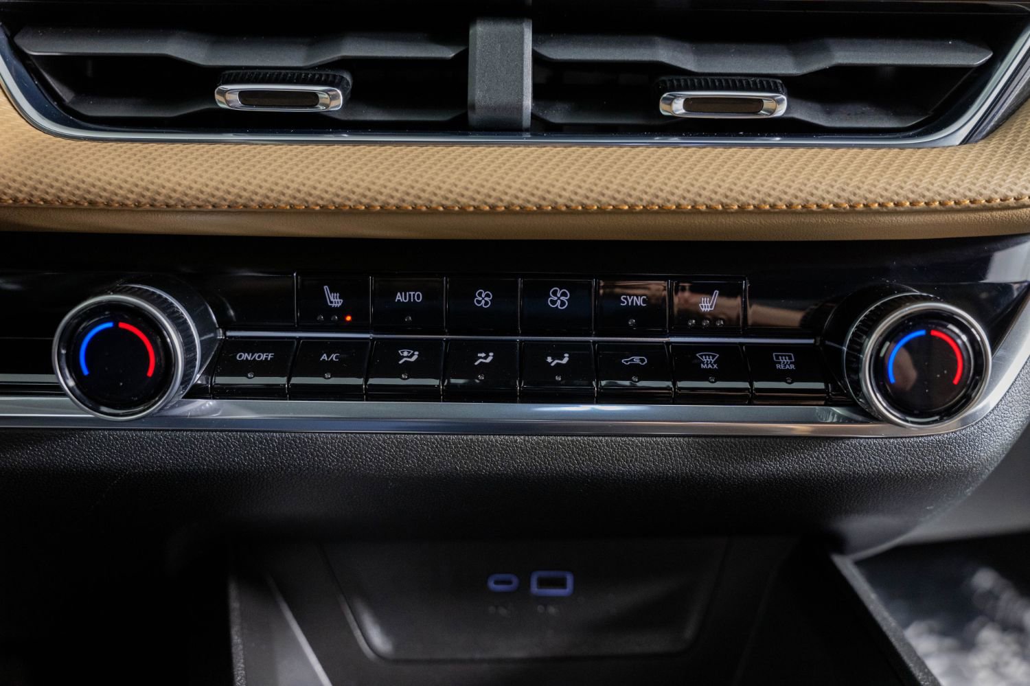 Used 2025 Chevrolet Equinox ACTIV w/ Safety and Technology Package image 39