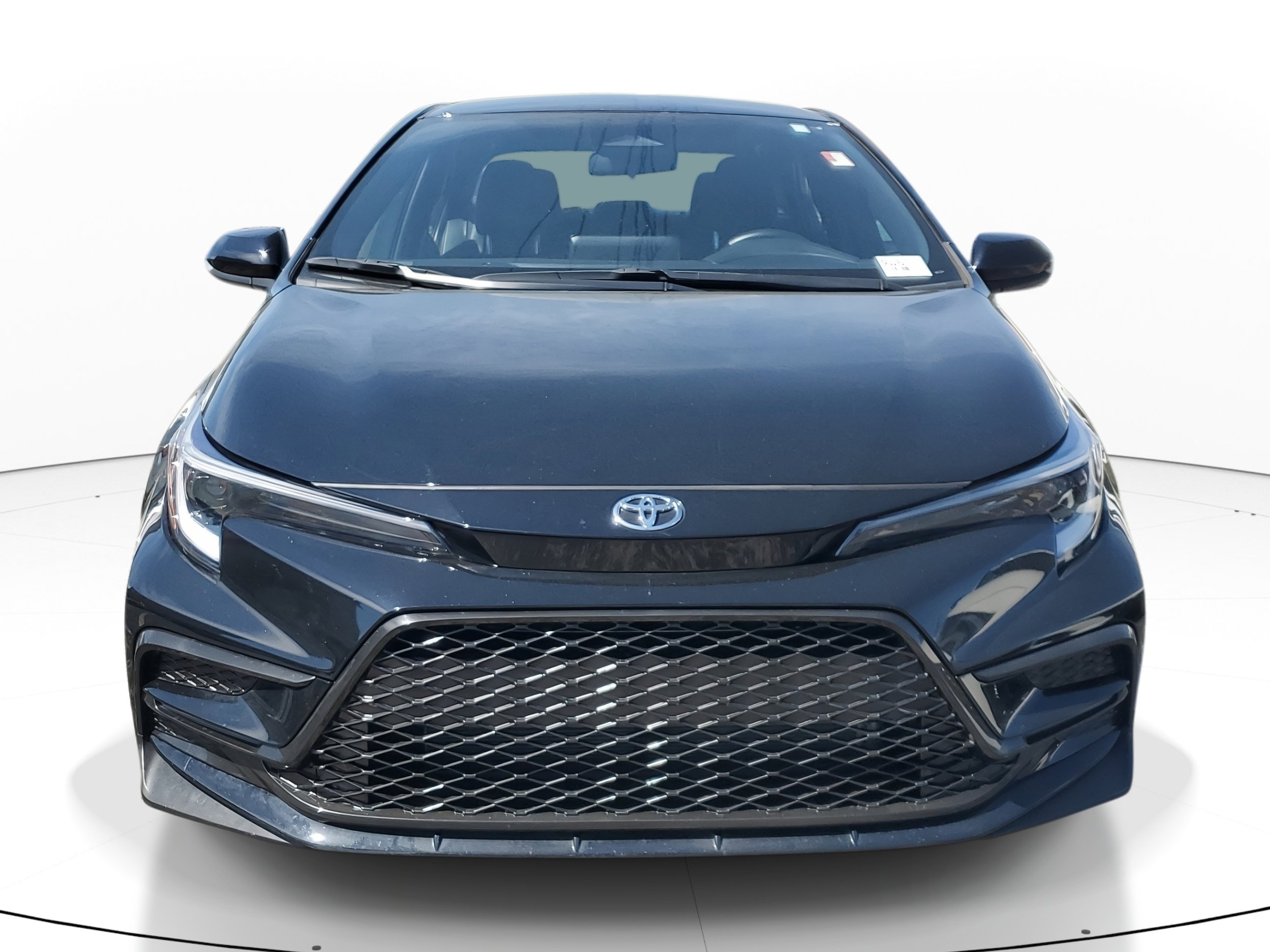 Used 2025 Toyota Corolla SE image 2