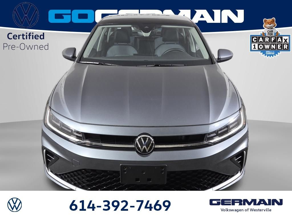 Certified 2025 Volkswagen Jetta SE w/ Sunroof Package image 3