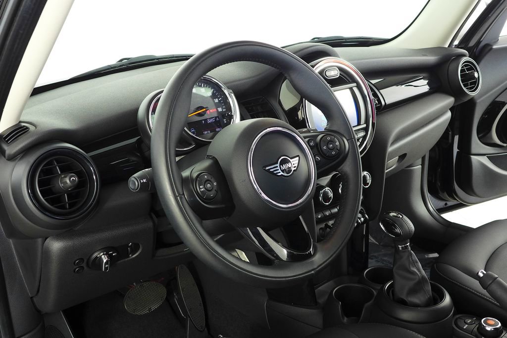 Used 2019 MINI Cooper 4-Door Hardtop image 31