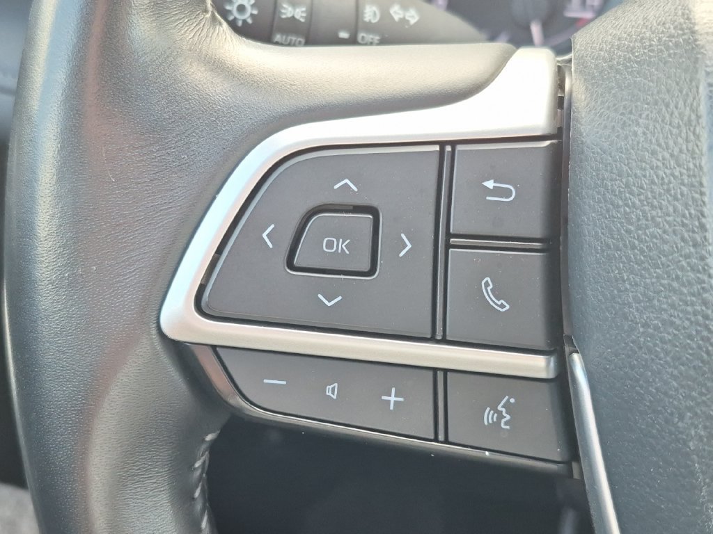 Used 2024 Toyota Highlander XLE AWD/4WD image 25
