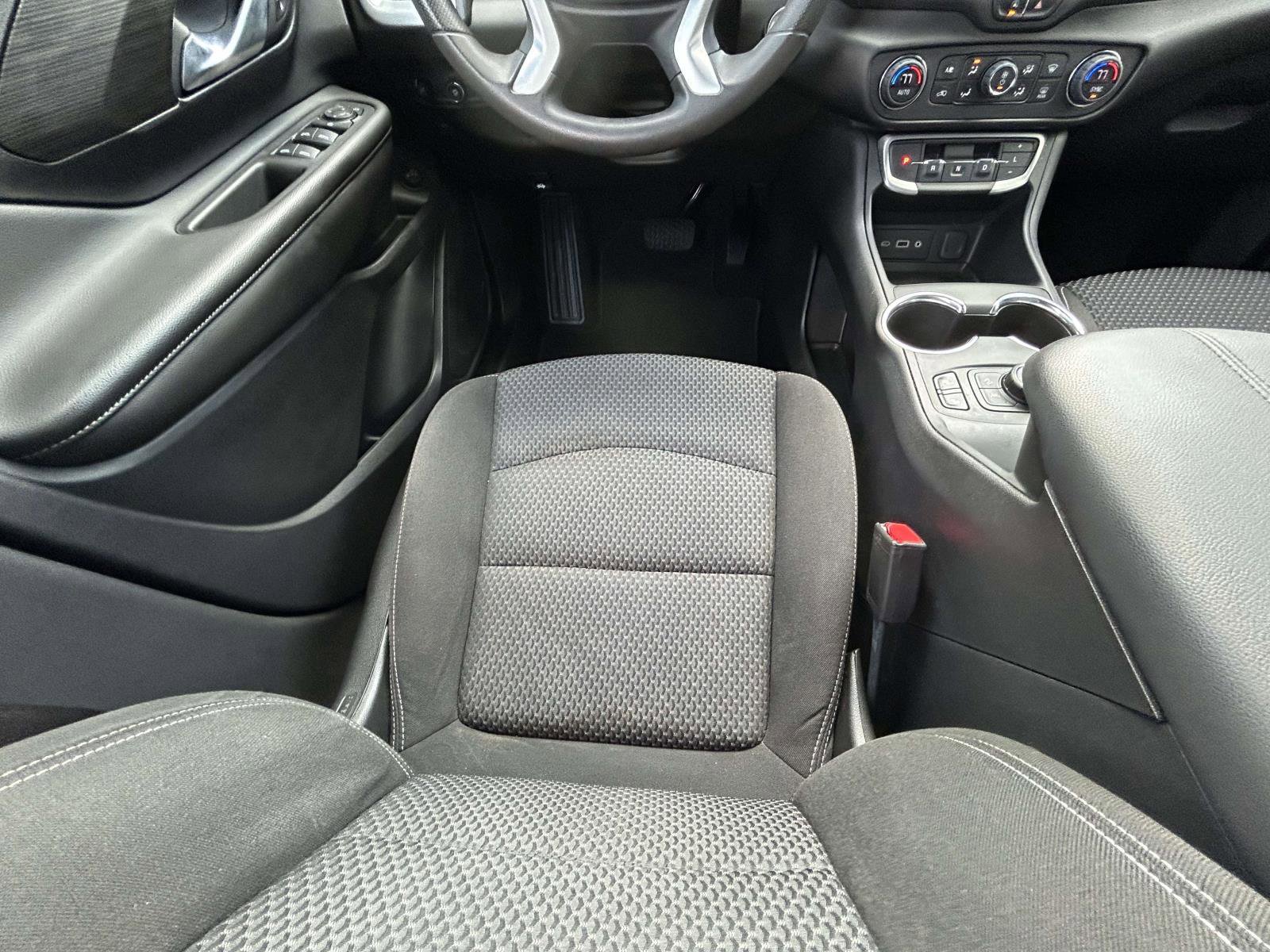 Used 2022 GMC Terrain SLE w/ Driver Convenience Package image 13