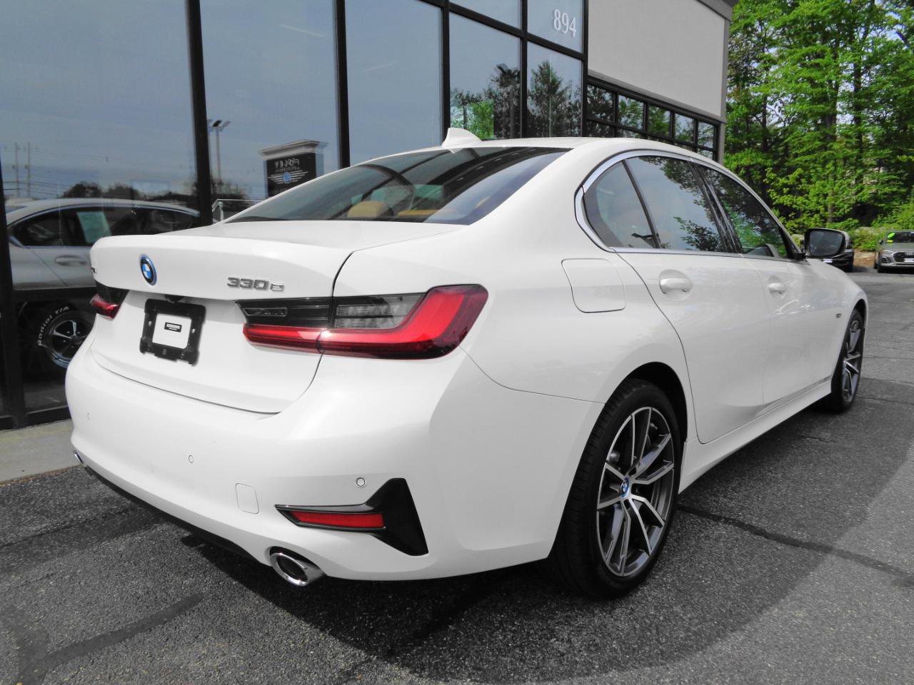 Used 2022 BMW 330e xDrive w/ Driving Assistance Package AWD/4WD image 5