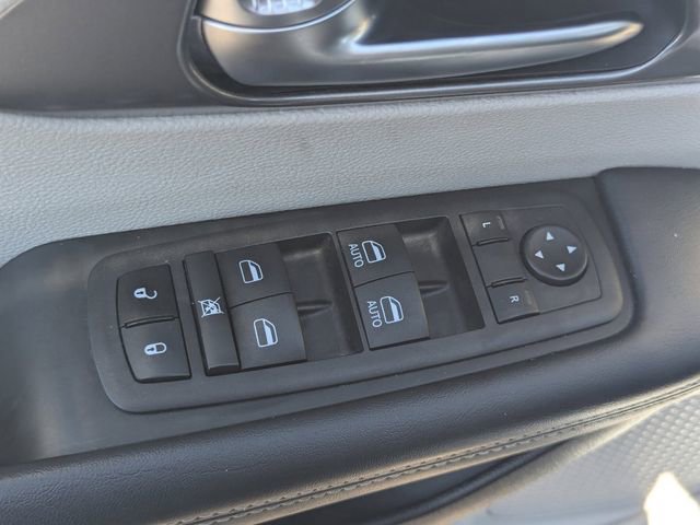 Used 2023 Chrysler Pacifica Touring-L FWD image 24