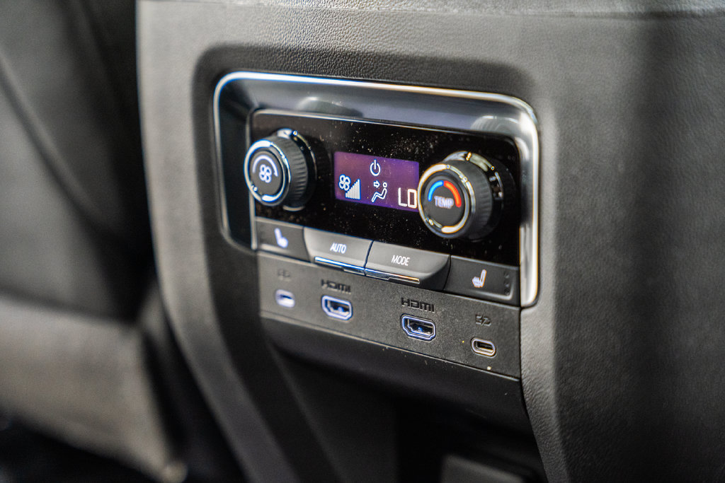 New 2026 Chevrolet Tahoe High Country AWD/4WD image 38