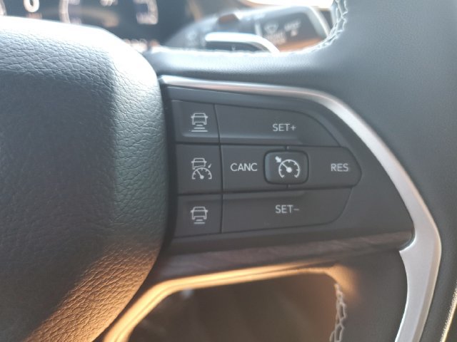 Certified 2024 Jeep Grand Cherokee Limited w/ Black Appearance Package AWD/4WD image 34